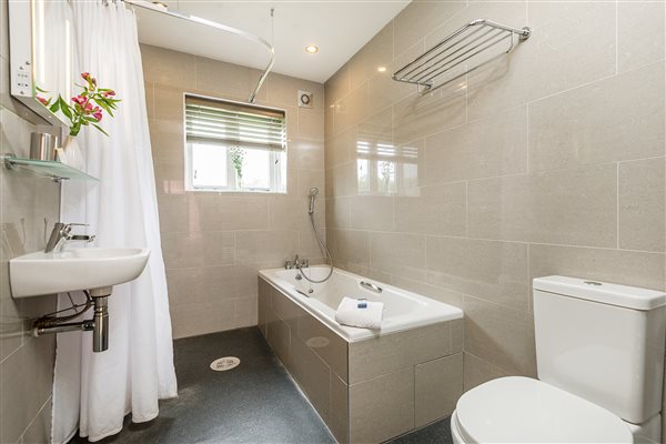 Tern Cottage restricted-mobility bathroom Norfolk